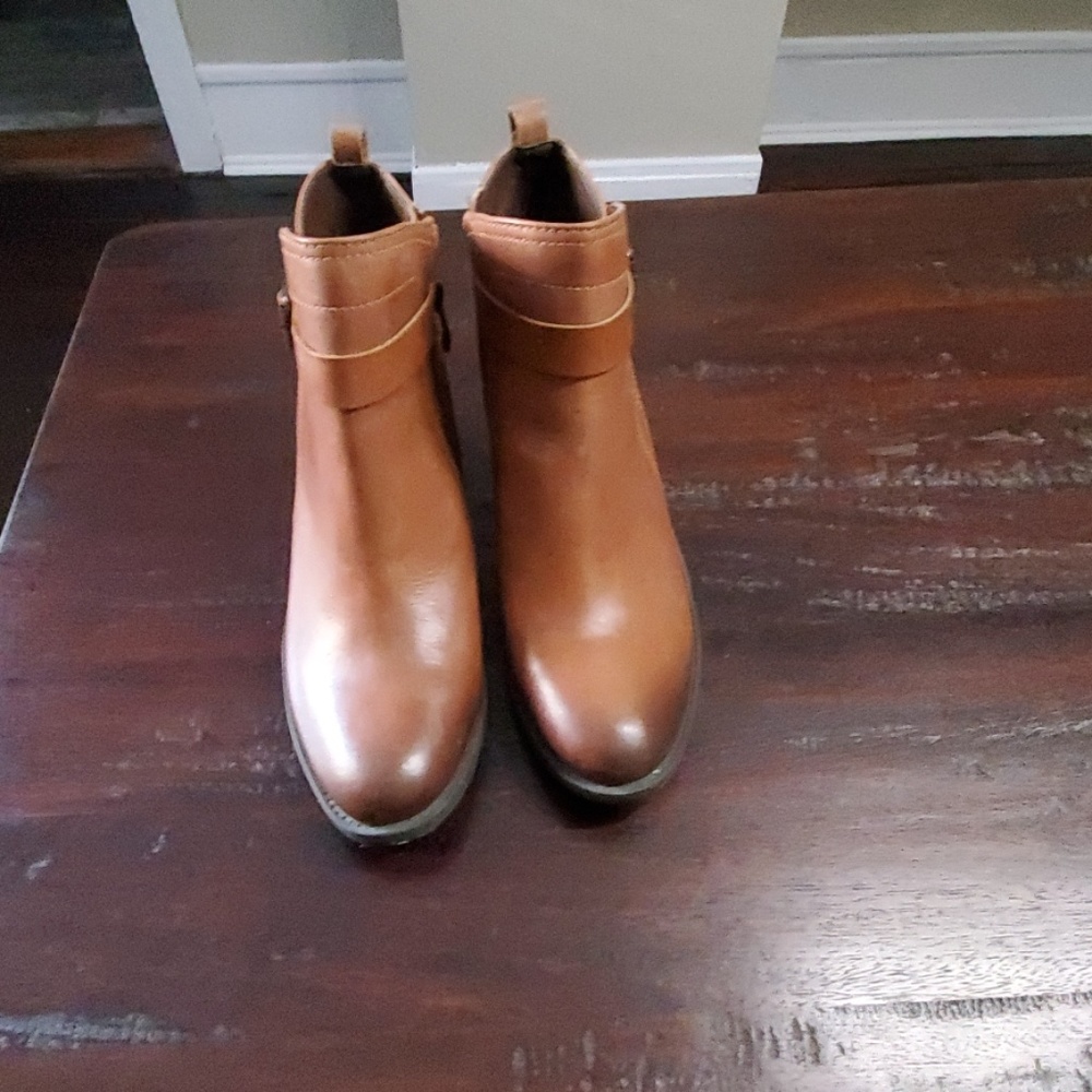 Vince Camuto 9.5 Ankle boot brown